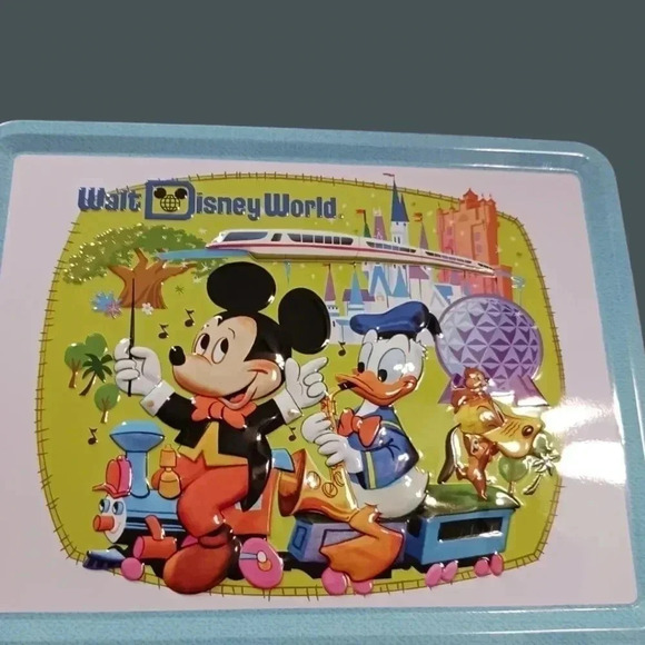 Disney d23 set lunchbox and pin set - Picture 14 of 14